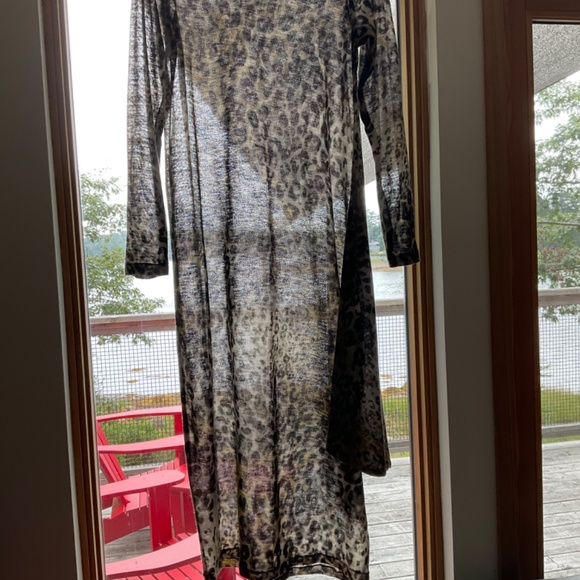 Hand designed in fabulous fabric…size small - Picture 4 of 5